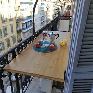 Pretty And Quiet Floor 2 Bedroom Flat In The Port Area Of Nice